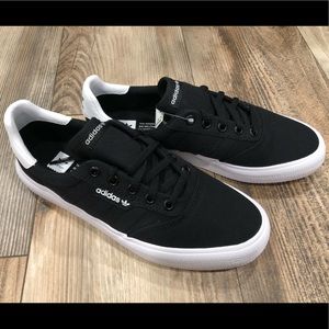 BNIB Adidas 3MC J Sneakers - Kids’ 6